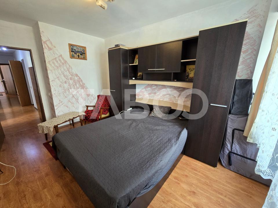 Apartament decomandat 3 camere 2 bai 66 mp parcare boxa Terezian Sibiu