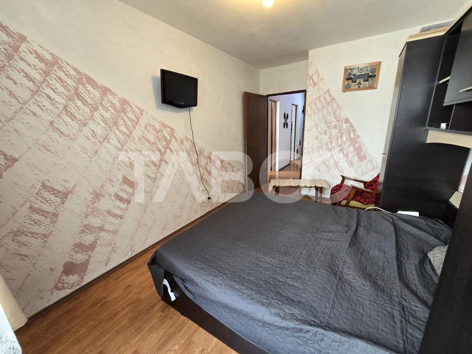 Apartament decomandat 3 camere 2 bai 66 mp parcare boxa Terezian Sibiu