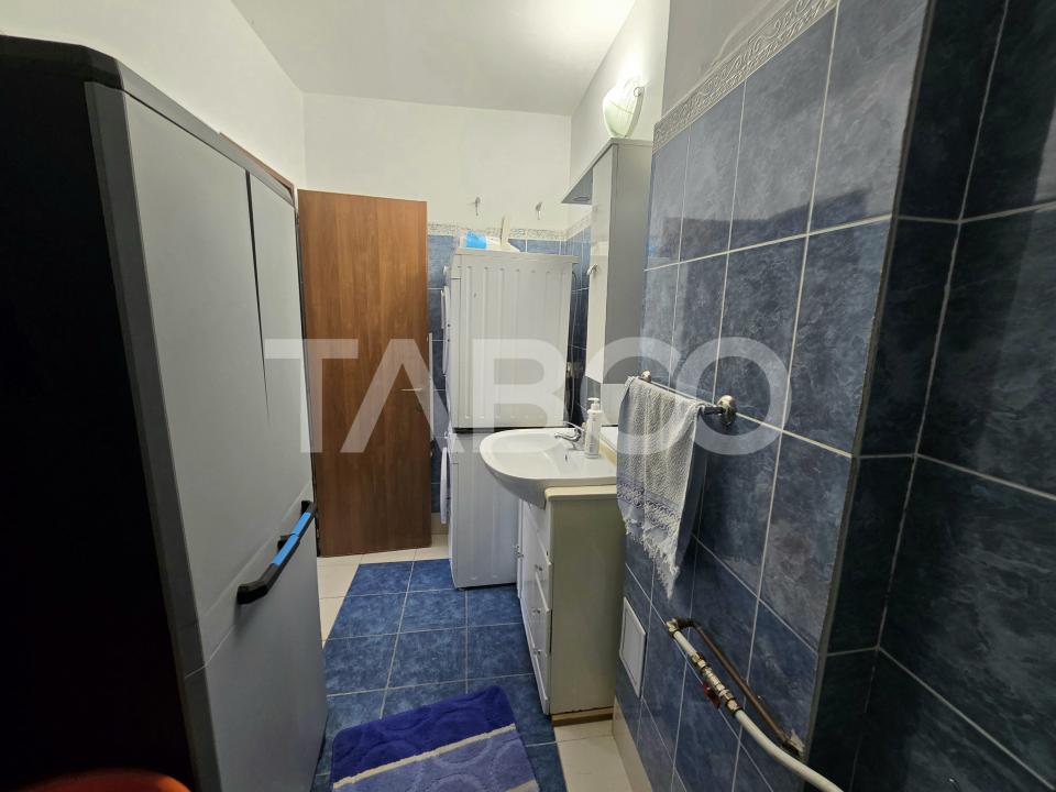 Apartament decomandat 3 camere 2 bai 66 mp parcare boxa Terezian Sibiu