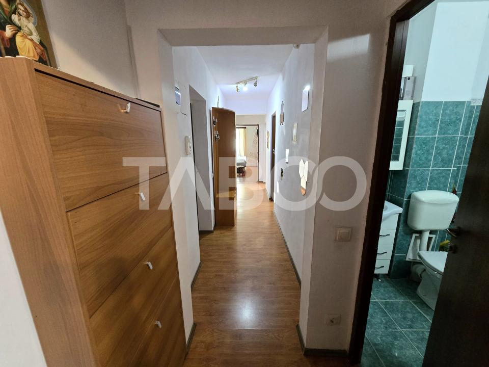 Apartament decomandat 3 camere 2 bai 66 mp parcare boxa Terezian Sibiu