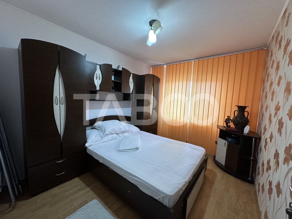 Apartament decomandat 3 camere 2 bai 68 mpu etaj 3 Calimanesti Valcea 