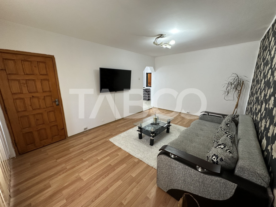 Apartament decomandat 3 camere 2 bai 68 mpu etaj 3 Calimanesti Valcea 