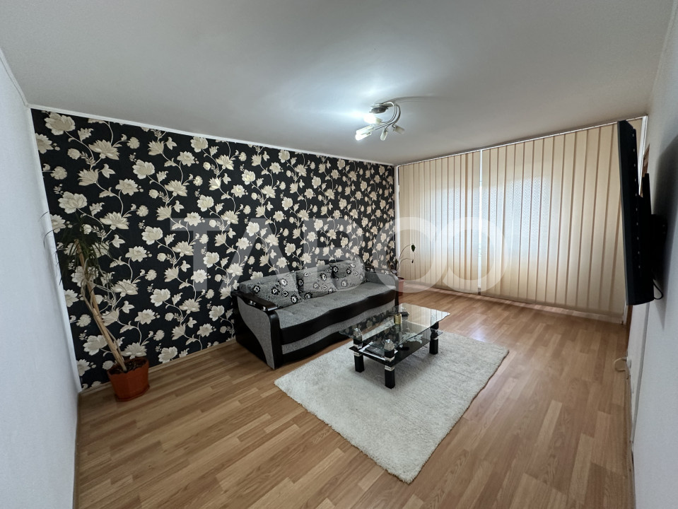 Apartament decomandat 3 camere 2 bai 68 mpu etaj 3 Calimanesti Valcea 