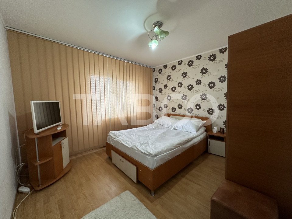 Apartament decomandat 3 camere 2 bai 68 mpu etaj 3 Calimanesti Valcea 