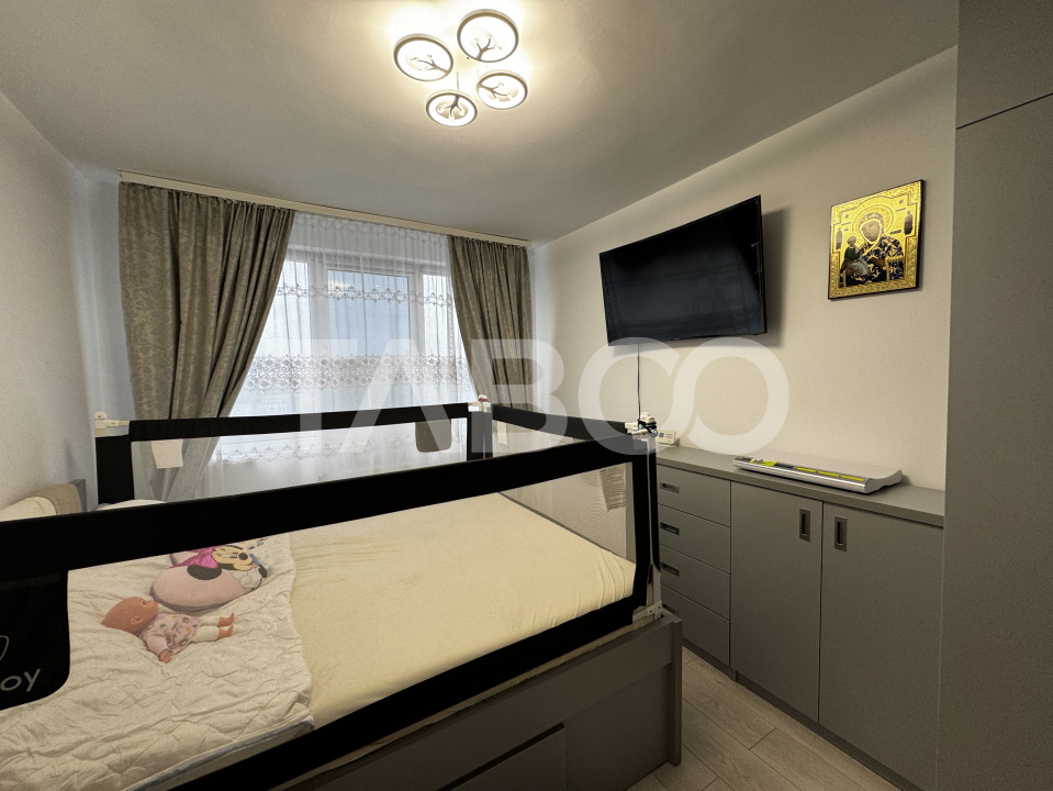 Apartament decomandat 3 camere 2 bai 73 mp balcon Mihai Viteazul Sibiu