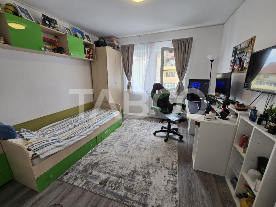 Apartament decomandat 3 camere 2 bai balcon pivnita Strand Sibiu
