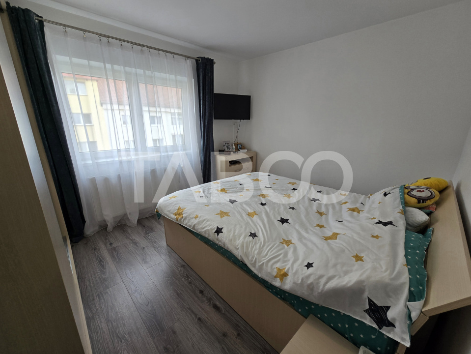 Apartament decomandat 3 camere 2 bai balcon pivnita Strand Sibiu