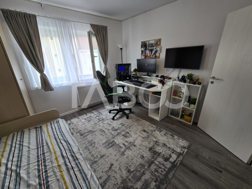 Apartament decomandat 3 camere 2 bai balcon pivnita Strand Sibiu