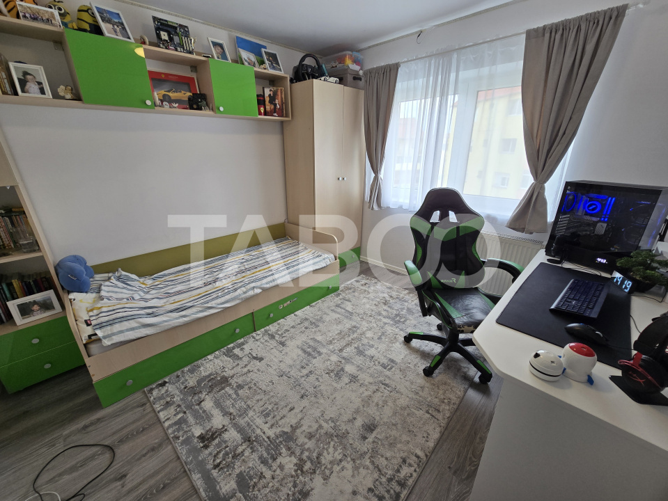 Apartament decomandat 3 camere 2 bai balcon pivnita Strand Sibiu