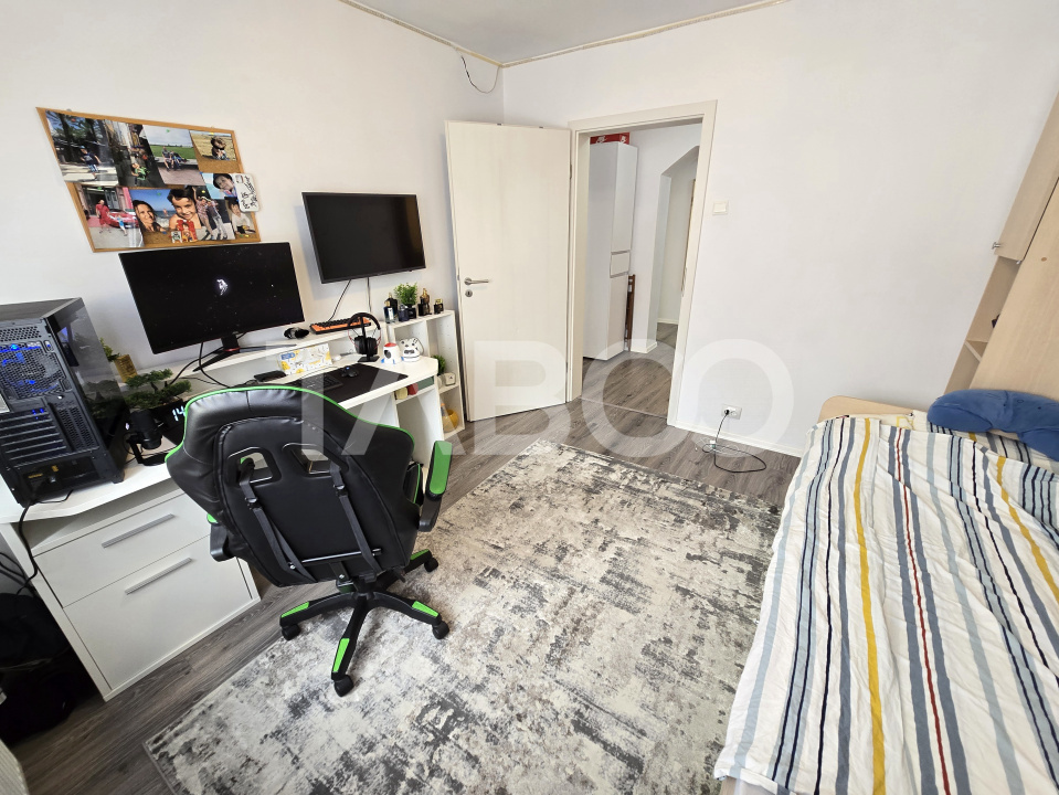 Apartament decomandat 3 camere 2 bai balcon pivnita Strand Sibiu