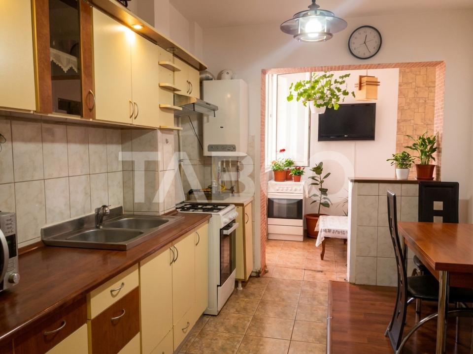 Apartament decomandat 3 camere  2 bai etaj 3 balcon zona buna Cisnadie