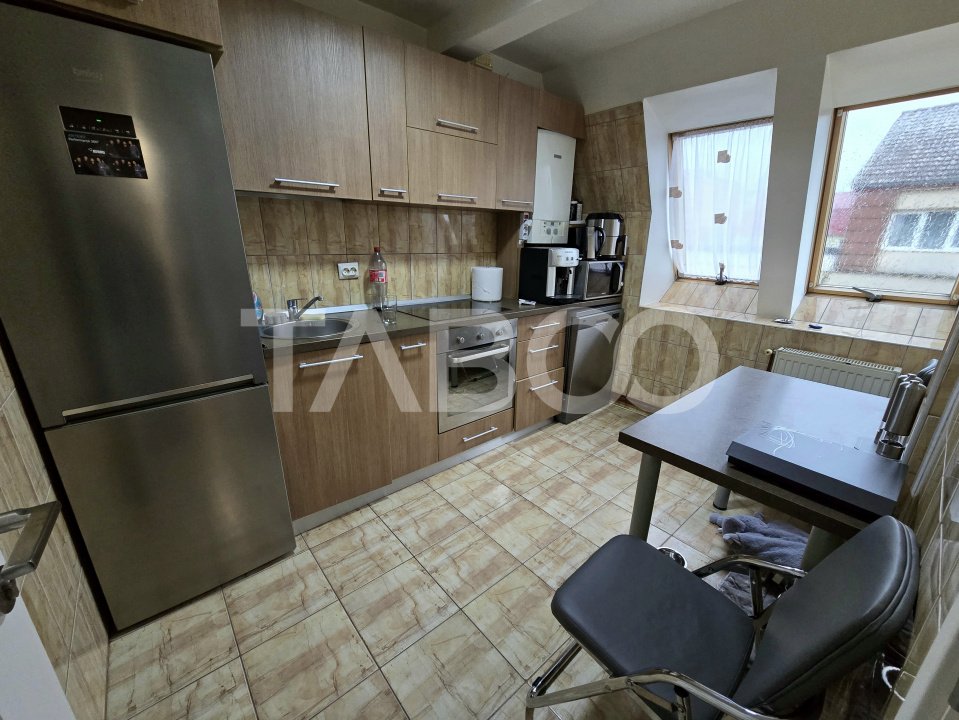 Apartament decomandat 3 camere 60 mpu 2 bai mobilat Vasile Aaron Sibiu
