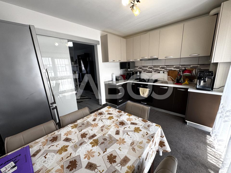 Apartament decomandat 3 camere 66 mpu 2 balcoane parcare Doamna Stanca