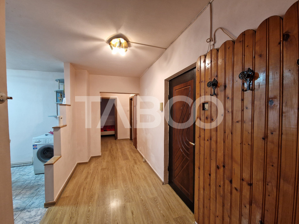 Apartament decomandat 3 camere 74 mpu 2 balcoane lift Terezian Sibiu