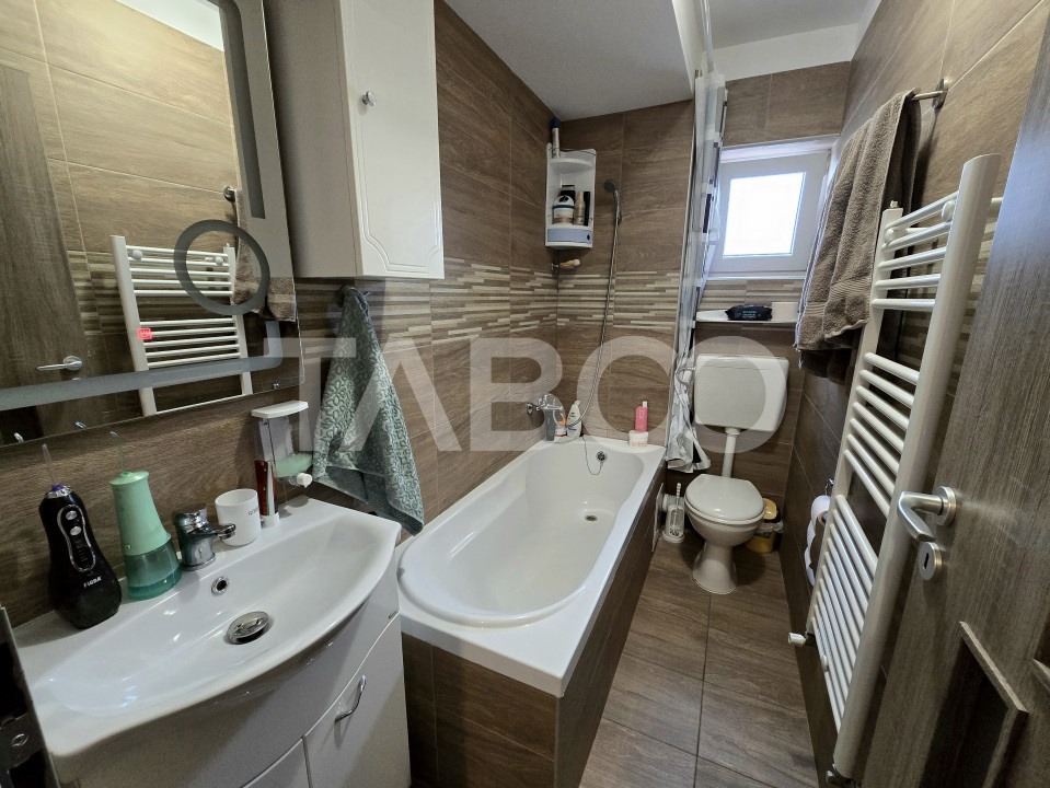 Apartament decomandat 3 camere balcon 12 mp parcare Turnisor Sibiu