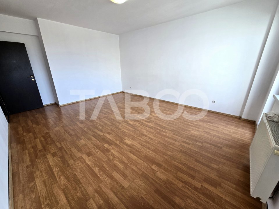 Apartament decomandat 3 camere balcon etaj 3 lift Mihai Viteazul Sibiu