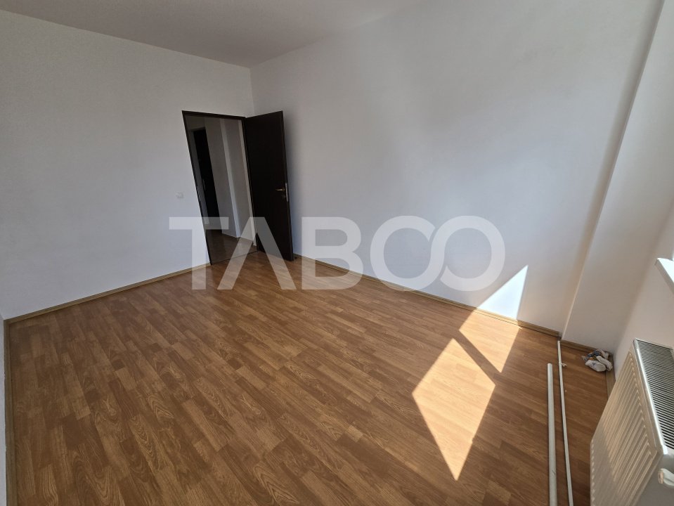 Apartament decomandat 3 camere balcon etaj 3 lift Mihai Viteazul Sibiu