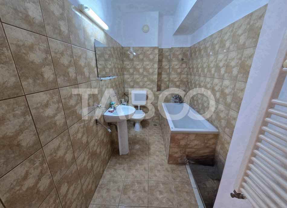 Apartament decomandat 3 camere balcon etaj 3 lift Mihai Viteazul Sibiu