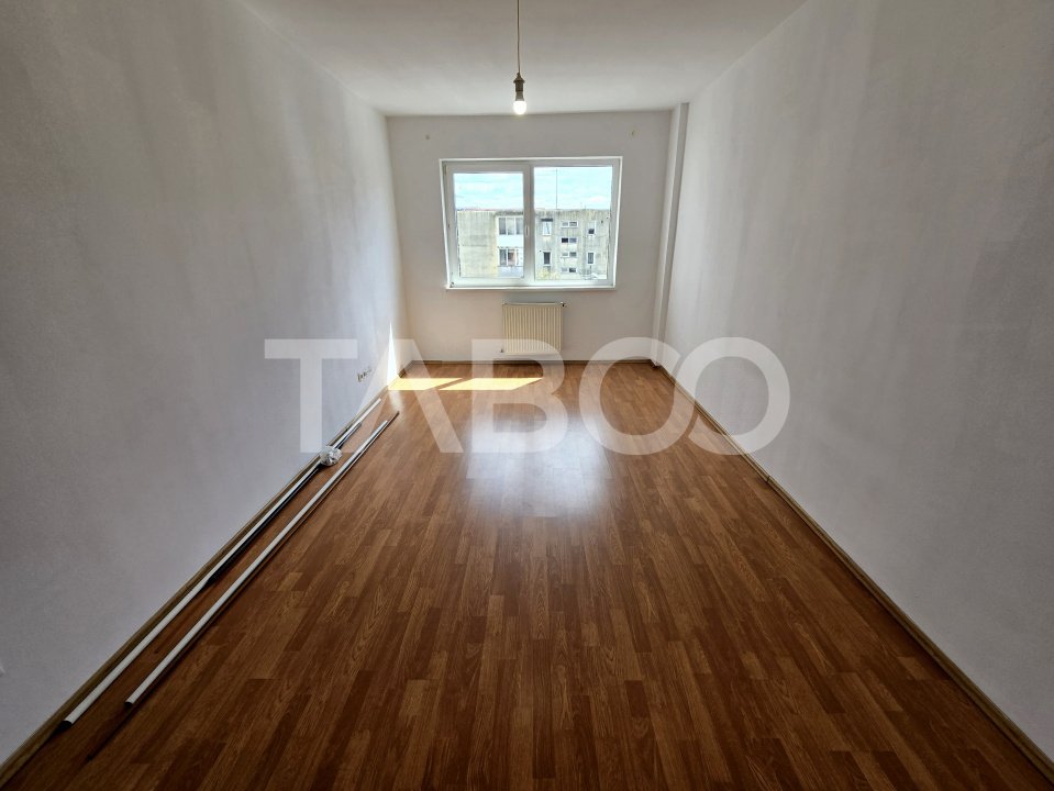 Apartament decomandat 3 camere balcon etaj 3 lift Mihai Viteazul Sibiu