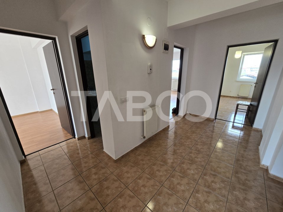 Apartament decomandat 3 camere balcon etaj 3 lift Mihai Viteazul Sibiu