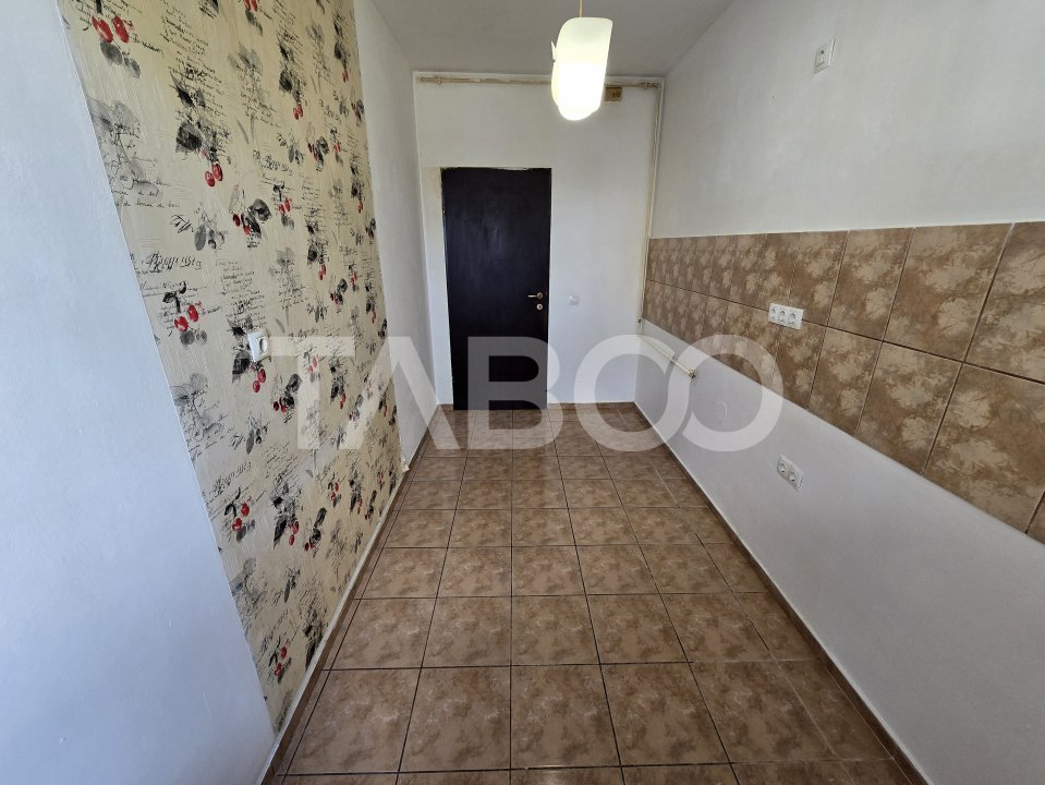 Apartament decomandat 3 camere balcon etaj 3 lift Mihai Viteazul Sibiu