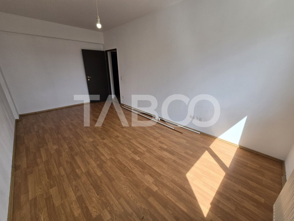Apartament decomandat 3 camere balcon etaj 3 lift Mihai Viteazul Sibiu