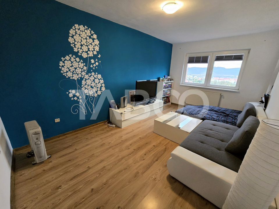 Apartament decomandat 3 camere balcon pivnita lift Vasile Aaron Sibiu in Sibiu - Negoveanu