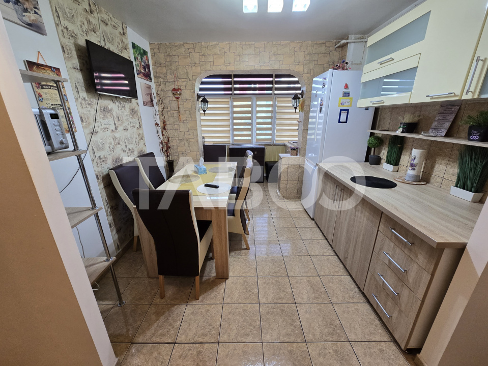 Apartament decomandat 3 camere balcon pivnita lift Vasile Aaron Sibiu