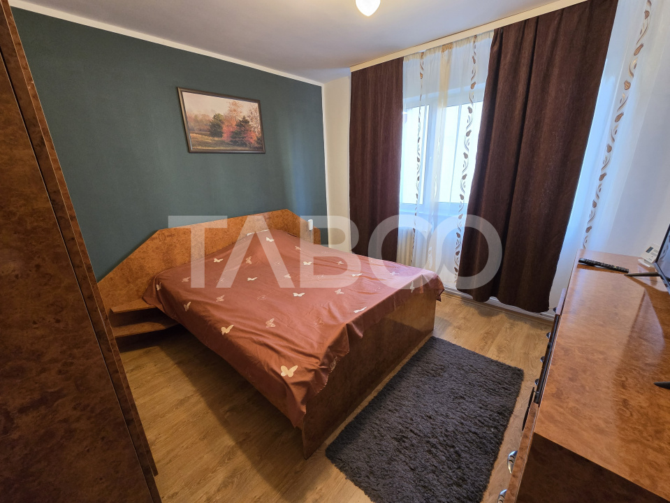 Apartament decomandat 3 camere balcon pivnita lift Vasile Aaron Sibiu