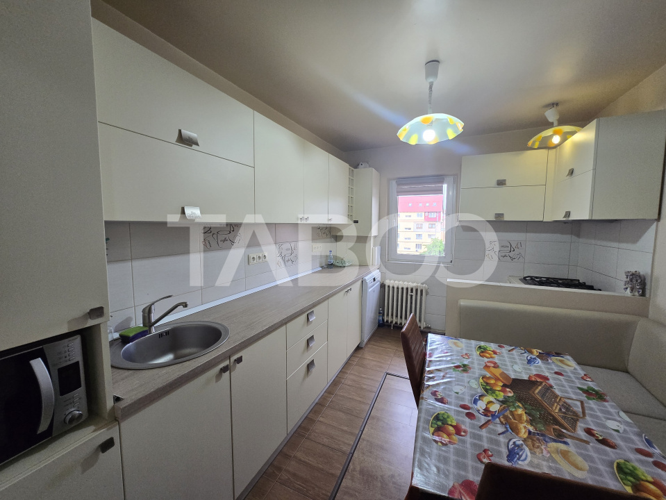 Apartament decomandat 3 camere de inchiriat 64mp zona Strand Sibiu