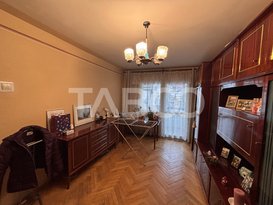 Apartament decomandat  3 camere de vanzare  55mp etaj 2   Valea Aurie