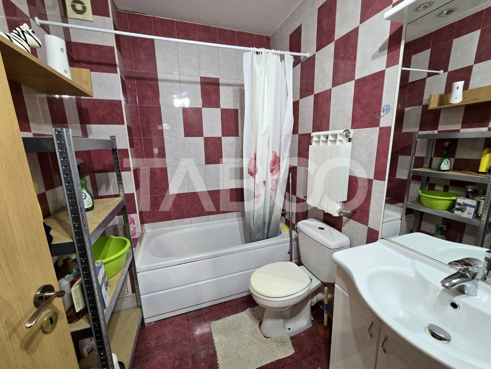 Apartament decomandat 3 camere de vanzare parcare zona Tilisca Sibiu
