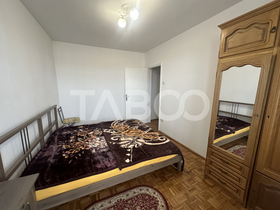 Apartament decomandat 3 camere etaj 4 zona Rahovei Sibiu