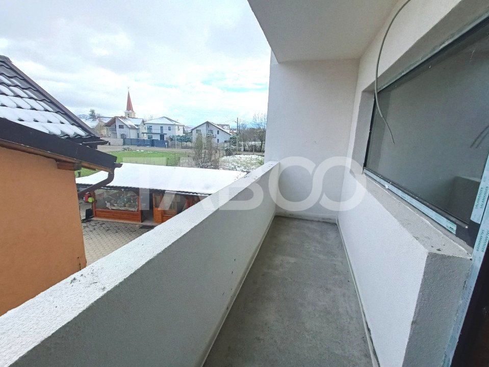 Apartament decomandat 3 camere geam la baie balcon etaj 1 parcare