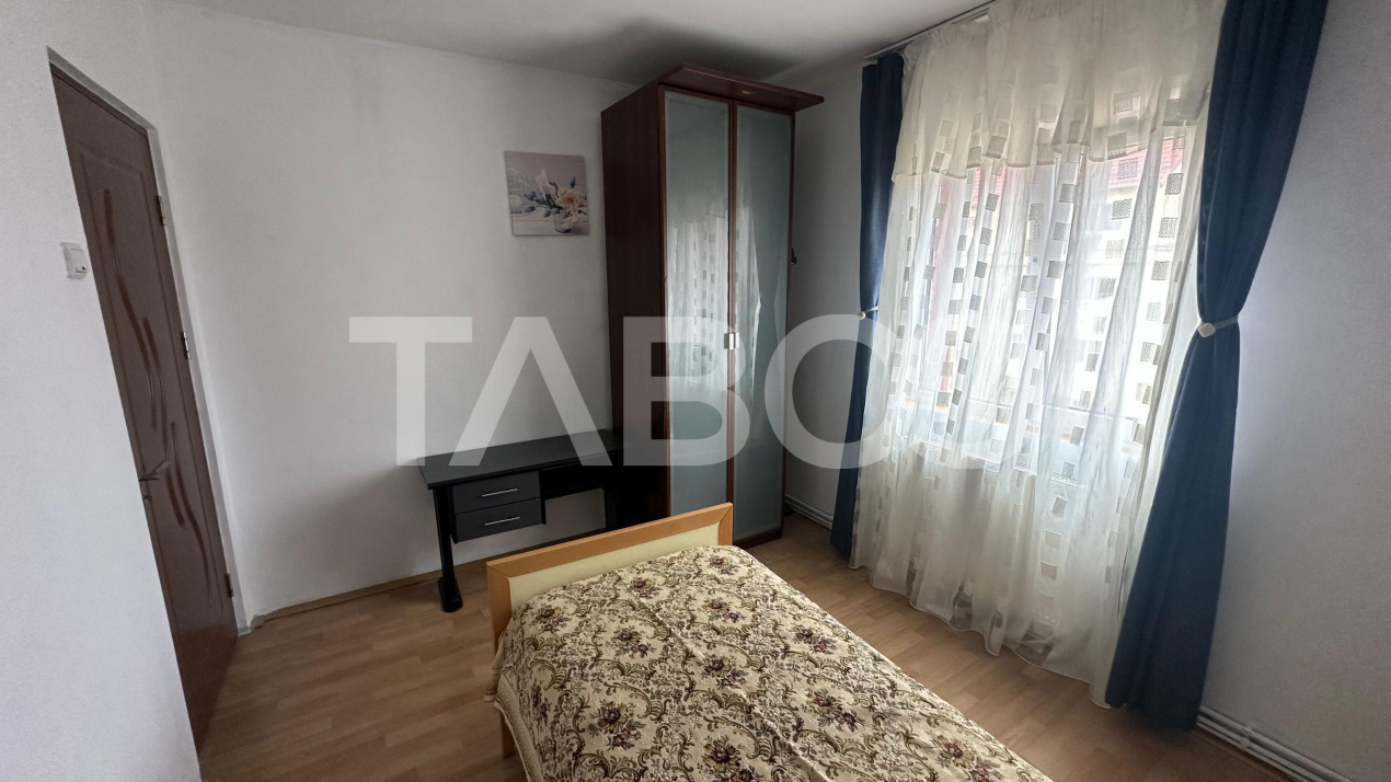 Apartament decomandat 3 camere pivnita balcon zona Lazaret Sibiu