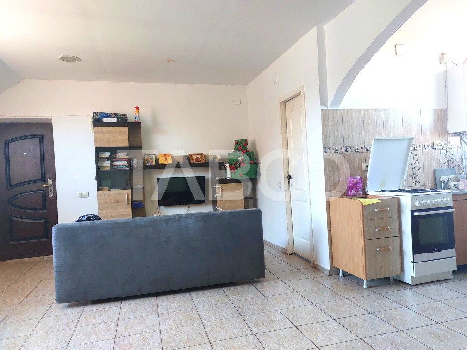 Apartament decomandat 3 camere zona centrala Cisnadie de vanzare