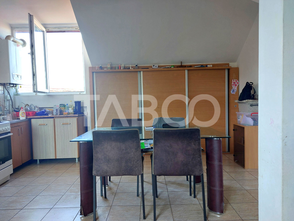 Apartament decomandat 3 camere zona centrala Cisnadie de vanzare