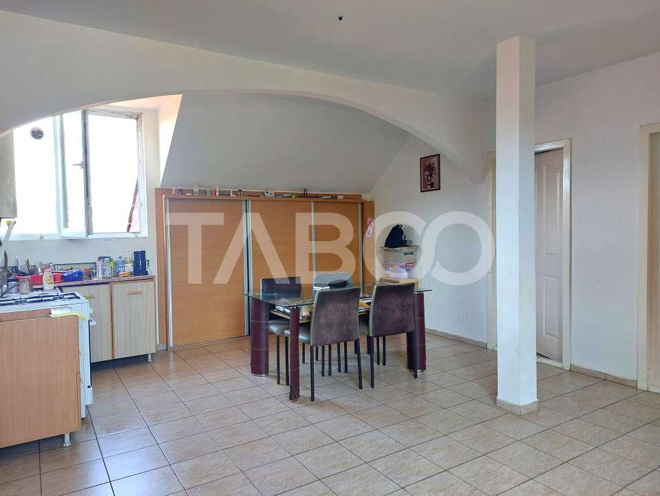Apartament decomandat 3 camere zona centrala Cisnadie de vanzare