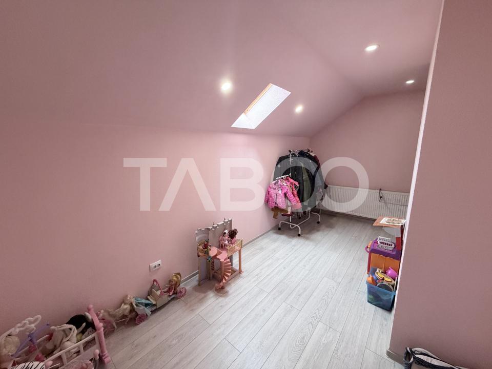 Apartament decomandat 4 camere 110 mp utili parcare privata Sura Mare