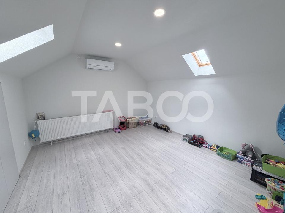 Apartament decomandat 4 camere 110 mp utili parcare privata Sura Mare