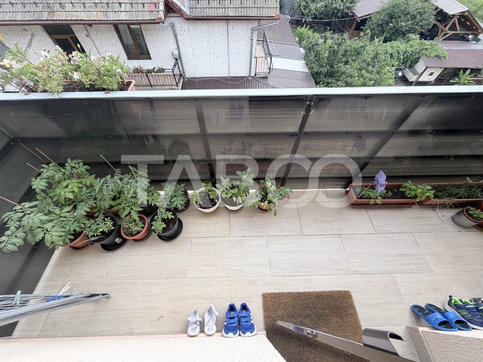 Apartament decomandat 4 camere 110 mp utili parcare privata Sura Mare