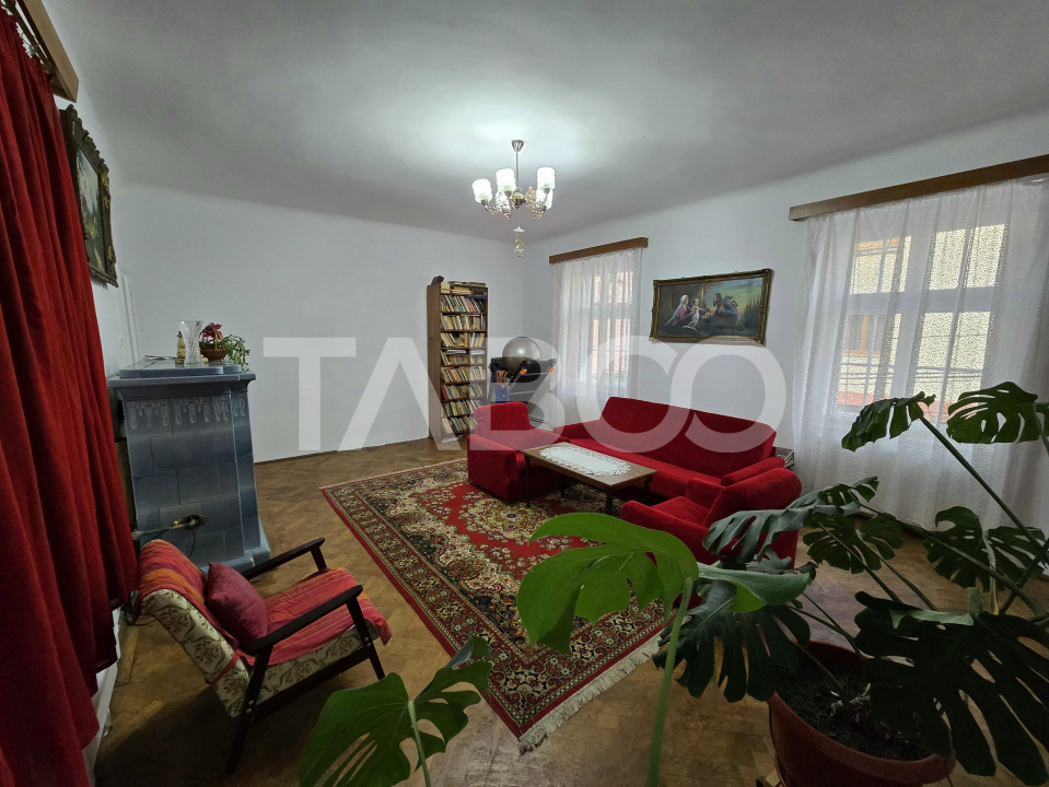 Apartament decomandat 4 camere 130mpu pivnita acces auto Orasul de Jos