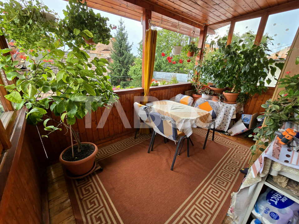 Apartament decomandat 4 camere 130mpu pivnita acces auto Orasul de Jos