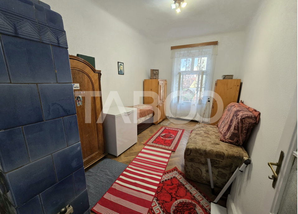 Apartament decomandat 4 camere 130mpu pivnita acces auto Orasul de Jos