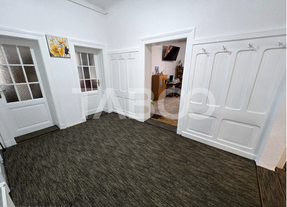 Apartament decomandat 4 camere 130mpu pivnita acces auto Orasul de Jos