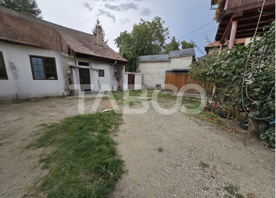 Apartament decomandat 4 camere 130mpu pivnita acces auto Orasul de Jos