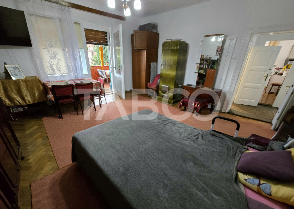 Apartament decomandat 4 camere 130mpu pivnita acces auto Orasul de Jos