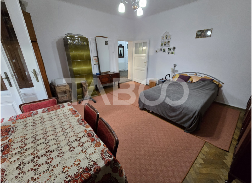 Apartament decomandat 4 camere 130mpu pivnita acces auto Orasul de Jos