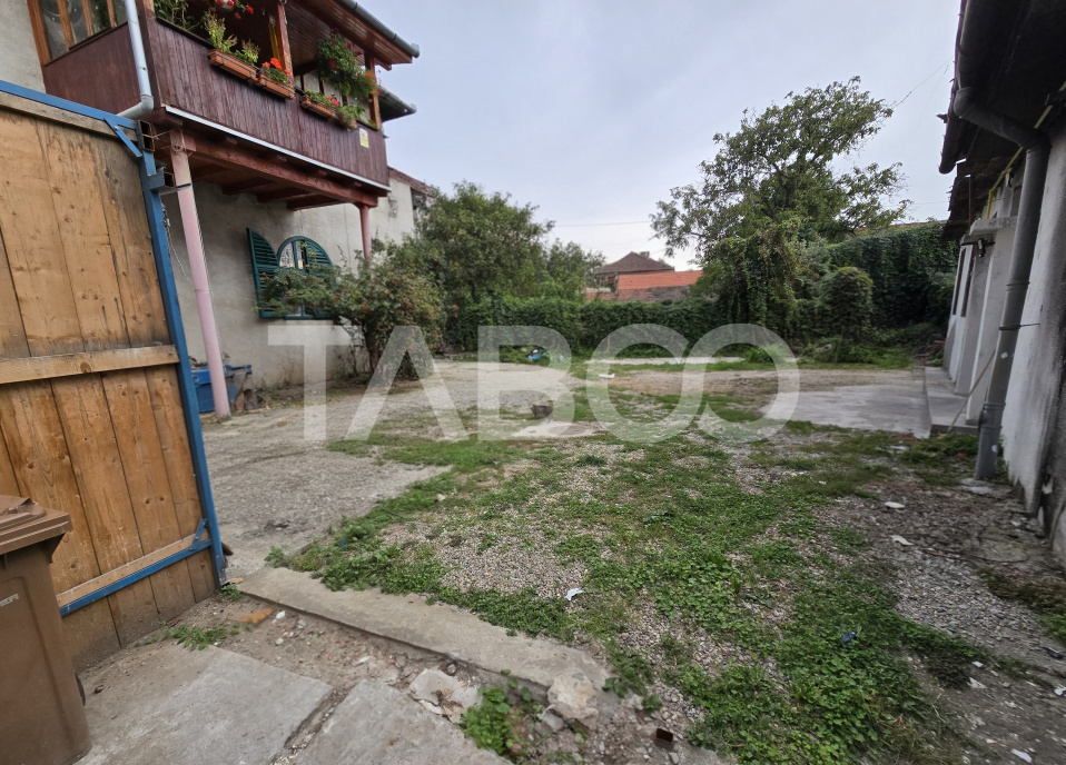 Apartament decomandat 4 camere 130mpu pivnita acces auto Orasul de Jos