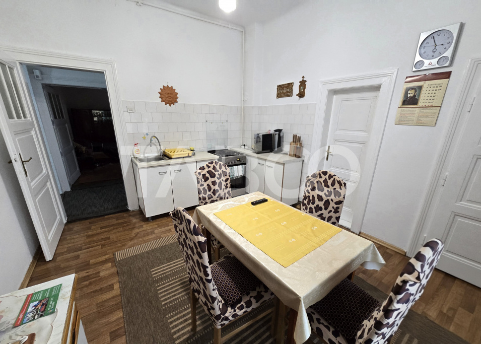 Apartament decomandat 4 camere 130mpu pivnita acces auto Orasul de Jos